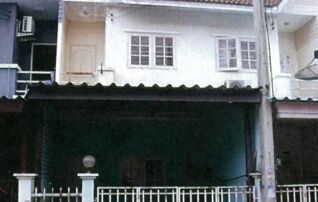 ทรัพย์สถาบันโดย GHB ทาวน์เฮาส์ ฉัตรไพลิน ลาดหลุมแก้ว (Chatrapailin Latlumkaew)