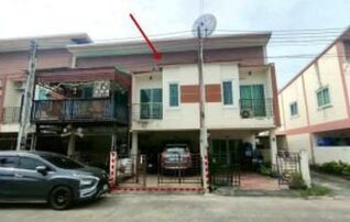 ทรัพย์สถาบันโดย GHB ทาวน์เฮาส์ 9999 วิลเลจ (9999 Village)