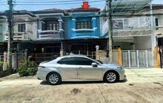 ทรัพย์สถาบันโดย GHB ทาวน์เฮาส์ นริศา