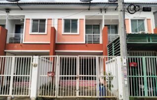 ทรัพย์สถาบันโดย GHB ทาวน์เฮาส์ กิตตินครกรีนอเวนิว