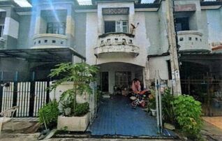 ทรัพย์สถาบันโดย GHB ทาวน์เฮาส์ ปิยวรารมย์