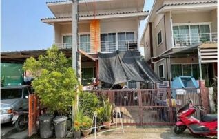 ทรัพย์สถาบันโดย GHB บ้านแฝด กัสมา บ้านดิน