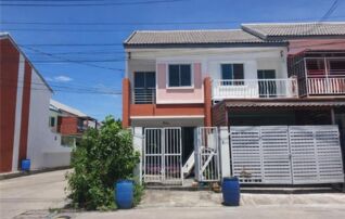 ทรัพย์สถาบันโดย GHB ทาวน์เฮาส์ กิตตินครกรีนอเวนิว