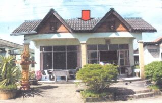 ทรัพย์สถาบันโดย ธอส. บ้านเดี่ยว ซอยถนนเลียบทางรถไฟ(ตรงข้ามวัดแหลมโตนด) ถนนสายป่าพยอม-แหลมโตนด