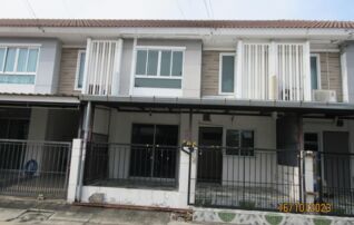 ทรัพย์สถาบันโดย GHB ทาวน์เฮาส์  คลองสามวา กรุงเทพมหานคร