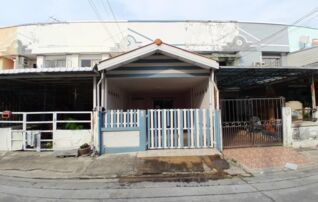ทรัพย์สถาบันโดย GHB ทาวน์เฮาส์ นครทองปาร์ควิว