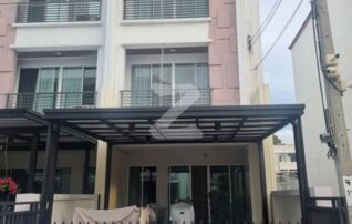บ้านกลางเมืองลาดพร้าว101 บ้านทาวน์โฮม3ชั้นหลังมุม  มี3ห้องนอน 3ห้องน้ำ  1ห้องครัว 1ห้องรับแขก  ด้านหลังมีโซนซักล้าง : เจ้าของขายเอง (งดรับนายหน้า)