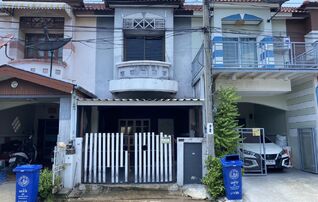 ทรัพย์สถาบันโดย GHB ทาวน์เฮาส์ หมู่บ้าน: ปิยวรารมย์