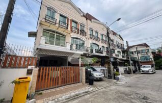 เจ้าของขายเอง ทาวน์โฮม 3 ชั้นพร้อมอยู่ บ้านกลางเมือง เดอะ ปารีส พระราม 9-รามคำแหง  - Baan Klang Muang, The Paris Rama 9-Ramkamhaeng      : เจ้าของขายเอง (งดรับนายหน้า)