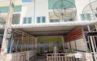 ทรัพย์สถาบันโดย GHB ทาวน์เฮาส์ เดอะ วิลเลจ พลัส (The Village Plus Amata-Donhualo)