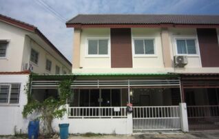 ทรัพย์สถาบันโดย GHB ทาวน์เฮาส์ เค.ซี. คู่สร้าง วิลล่า (K.C. Khusang Villa)