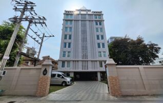 ทรัพย์สถาบันโดย GHB คอนโดใกล้ BTS แบริ่ง แมนฮัตตัน พาร์ค เรสสิเด้นท์เซส (Manhattan Park Residences)