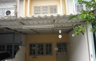 ทรัพย์สถาบันโดย GHB ทาวน์เฮาส์ อินทราวิลล์