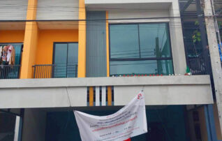 ทรัพย์สถาบันโดย JAM ทาวน์เฮาส์ บ้านสิรารมย์ พลัส บางนา (Sirarom Plus Bangna Km.29)