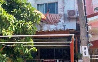 ทรัพย์สถาบันโดย GHB ทาวน์เฮาส์ ไทรน้อย นนทบุรี