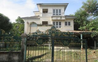 ทรัพย์สถาบันโดย GHB บ้านเดี่ยว โรยัลปาร์ควิลล์