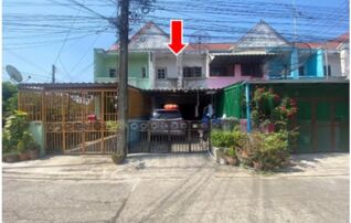 ทรัพย์สถาบันโดย GHB ทาวน์เฮาส์ ถนนสุดบรรทัด