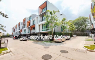 ทำเลสวยหัวมุมทิศเหนือหัน หลังมุม มีที่ดินรอบบ้าน 
