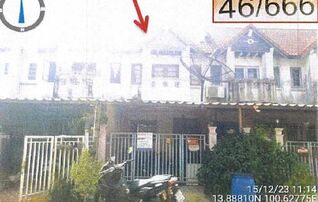 ทรัพย์สถาบันโดย GHB ทาวน์เฮาส์ หมู่บ้านธนวรรณ