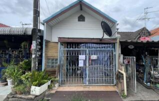 ทรัพย์สถาบันโดย GHB ทาวน์เฮาส์ใกล้ PK26 นพรัตน์ เลิศอุบล 5 (Loet Ubon 5 Suan Siam 3)