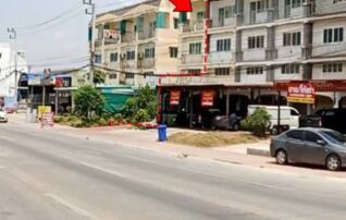 ทรัพย์สถาบันโดย บริษัท บริหารสินทรัพย์สุขุมวิท จำกัด ตึกแถว-อาคารพาณิชย์ ถนนม้าสีหมอก (ทล.3431)