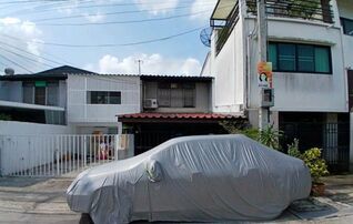 ทรัพย์สถาบันโดย GHB ทาวน์เฮาส์ใกล้ ARL บ้านทับช้าง นักกีฬาแหลมทอง (Baan Nakkeela Laemthong)
