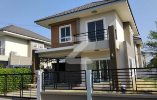 เซ็นทรัลก็แค่ปากซอย… บ้านอยู่สบาย สนามกีฬา รีโนเวทใหม่ สวยงาม พร้อมอยู่ เนื้อที่ 66 ตารางวา หลังริม เงียบสงบ ส่วนตัว : เจ้าของขายเอง (งดรับนายหน้า)