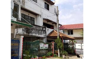 ทรัพย์สถาบันโดย บริษัท บริหารสินทรัพย์สุขุมวิท จำกัด ทาวน์เฮาส์ ซอยลาดพร้าววังหิน 57 ถนนลาดพร้าววังหิน