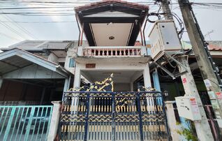 ทรัพย์สถาบันโดย GHB ทาวน์เฮาส์ คลองสามวา กรุงเทพมหานคร