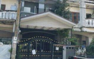 ทรัพย์สถาบันโดย GHB ทาวน์เฮาส์ พิชาดา