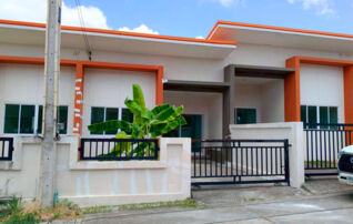 ทรัพย์สถาบันโดย JAM ทาวน์เฮาส์ แผ่นดินทอง ลิฟวิ่งโฮมส์ 2 (Pandintong Living Homes 2)