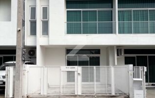 จ้าของขายเอง 𝗔𝗥𝗘𝗡 𝗕𝗔𝗡𝗚𝗡𝗔 (เอเรน บางนา) พรีเมียมทาวน์โฮม 2 ชั้น **ขายต่ำกว่าตลาด ไม่มีเวลาดูแล : เจ้าของขายเอง (งดรับนายหน้า)