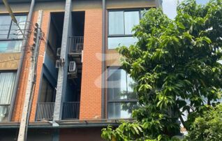ให้เช่า Townhome / Home Office โครงการ haus35 ติดขึ้นลงทางด่วน ติดรถไฟฟ้าสายสีชมพู  ทาวน์โฮม 3 ชั้นครึ่ง  : เจ้าของให้เช่าเอง (งดรับนายหน้า)
