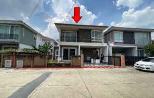 ทรัพย์สถาบันโดย บริษัท บริหารสินทรัพย์สุขุมวิท จำกัด บ้านแฝดใกล้ ARL บ้านทับช้าง โกลเด้น นีโอ อ่อนนุช - พัฒนาการ