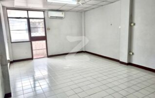 คอนโด ห้องเช่า ทำเลดี ติดรถไฟฟ้า 2 สาย ติดแอร์ ใหม่เอี่ยม ใกล้ตลาด ร้านสะดวกซื้อ ชุมชน ห้องหัวมุมกว้างมากๆ 40 ตรม. ให้เช่าถูกมาก ซอยเรวดี แคราย : เจ้าของให้เช่าเอง (งดรับนายหน้า)