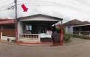 ทรัพย์สถาบันโดย GHB ทาวน์เฮาส์ ในสวน