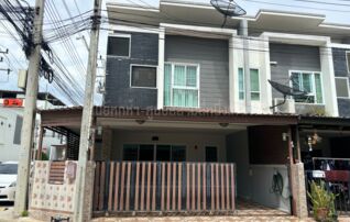 บ้านทาวน์โฮม สองชั้น หลังมุม