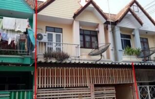 ทรัพย์สถาบันโดย GHB ทาวน์เฮาส์ ม.ราชพฤกษ์