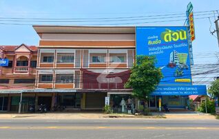ถ่ายฝั่งตรงข้าม ถนน ไปสนามบิน พิษณุโลก 
ใกล้แยกทรัพย์อนันต์