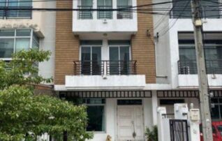 ทรัพย์สถาบันโดย GHB ทาวน์เฮาส์ วิสต้าปาร์ควัชรพล (Vista Park Watcharaphol)