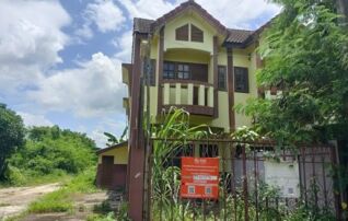 ทรัพย์สถาบันโดย GHB ทาวน์เฮาส์ หมู่บ้าน: ประสพโชค