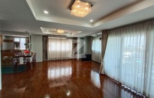 ห้องรับแขกขนาดใหญ่+แอร์+พื้นปาเก้