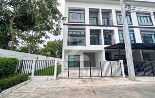 Owner posts บ้านลุมพินี ทาวน์เพลส สุขุมวิท-ศรีนครินทร์ บ้านใกล้ BTS สำโรง และ BTS ศรีด่าน🚆🚆 เดินทางไป สนามบินสุวรรณภูมิ สะดวก  : เจ้าของให้เช่าเอง (งดรับนายหน้า)