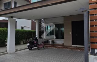 ขายบ้านเดียว 68 ตรว. 3 ห้องนอน 3 ห้องน้ำ ครัว ตู้รองเท้า walkin closer บิ้วอินสวย ที่จอดรถในบ้าน 2 คัน ราคาถูกมาก เจ้าของขายเอง : เจ้าของขายเอง (งดรับนายหน้า)
