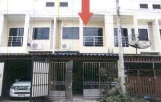 ทรัพย์สถาบันโดย GHB ทาวน์เฮาส์ ถนนประชาชื่น1