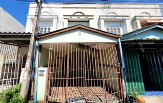 ทรัพย์สถาบันโดย GHB ทาวน์เฮาส์ ศรีประจักษ์