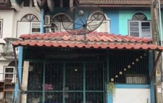 ทรัพย์สถาบันโดย GHB ทาวน์เฮาส์ พระเทพวิลล่า