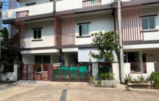 ทรัพย์สถาบันโดย GHB ทาวน์เฮาส์ พร้อมภิรมย์ (Baan Varapirom)