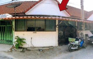ทรัพย์สถาบันโดย GHB ทาวน์เฮาส์ ถนนเลียบทางรถไฟ