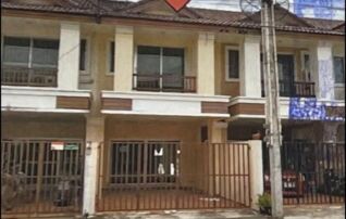 ทรัพย์สถาบันโดย GHB ทาวน์เฮาส์ สวนเสือรีสอร์ท